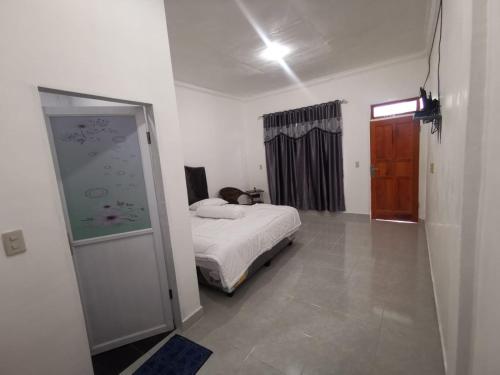 Katil atau katil-katil dalam bilik di Hisar Guest House