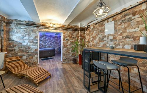 Ruang duduk di Stunning Home In Jurovcak With Kitchen