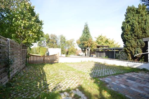 Taman di luar BA01-RI Apartment bei Bamberg