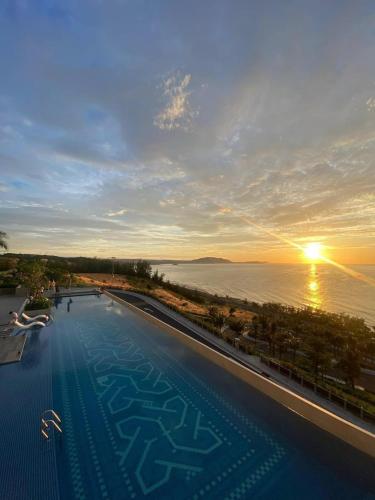 Kolam renang di atau dekat dengan S1812 Apec Mandala Cham Bay