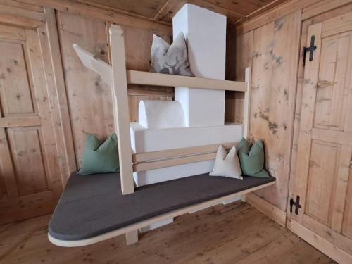 a cat room with a shelf and a couch at Bergchalet Englhof in Moso