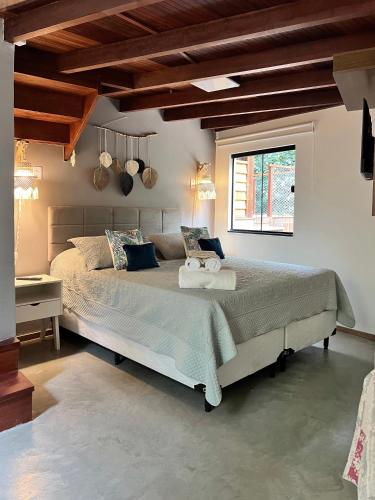 a bedroom with a large bed and a window at Bonito Paraiso Ilha Grande in Abraão