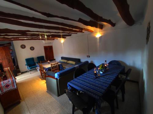 a living room with a table and a couch at Los limones in Villanueva de Algaidas