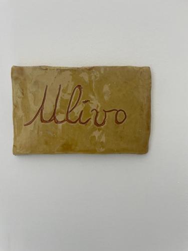 a sign that reads alilino on a wall at TENUTA TAURIANUM PanoramicHouse e PanoramicB&B in Palmi