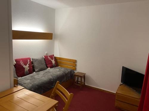 Телевизор и/или развлекательный центр в Montchavin vue Mont-Blanc 4 pers