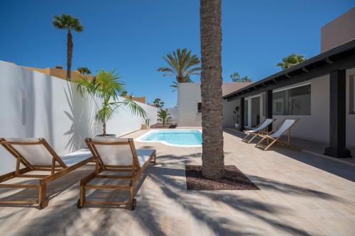 Villa Tropico - Design Home with Pool in Corralejo - by LUNA