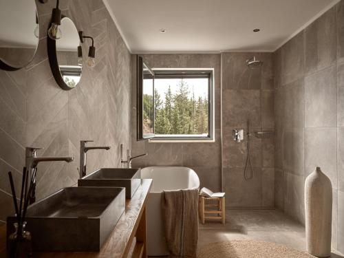 a bathroom with two sinks and a bath tub at Meraki in Agios Nikolaos