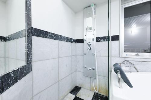 a bathroom with a shower with a glass door at Nakajima Park stay AMS tower 31F Panoramic view of Nakajima Park in Sapporo