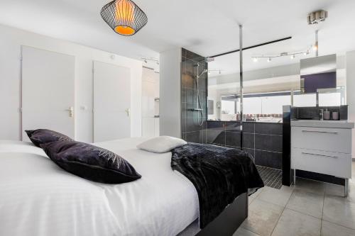 Villa Aphrodite - vue mer - terrasse - parking - climatisation - Village Naturiste