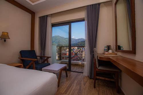 Nespecifikovaný výhled na hory nebo výhled na hory při pohledu z hotelu