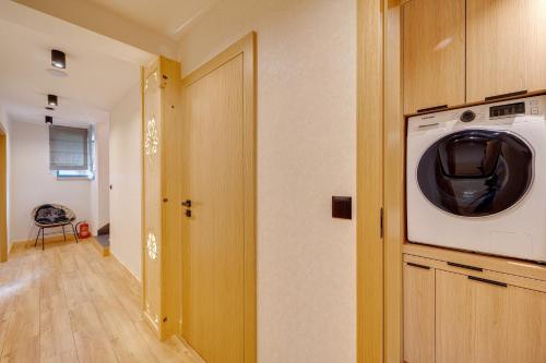 a kitchen with a washer and dryer on a wall at Rezydencja Widok in Kluszkowce