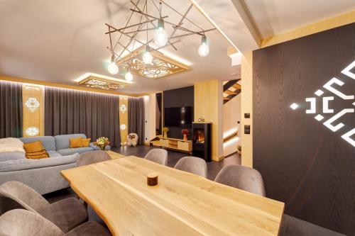 a living room with a table and a couch at Rezydencja Widok in Kluszkowce