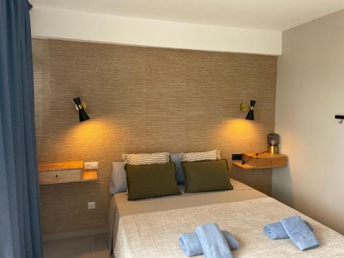 a bedroom with a bed with two towels on it at Ocean blue 405 in San Bartolomé