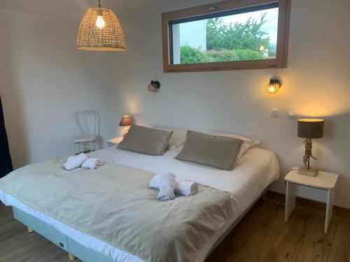 a bedroom with a bed with two stuffed animals on it at Ty Maneguy - Maison neuve et confortable in Vannes