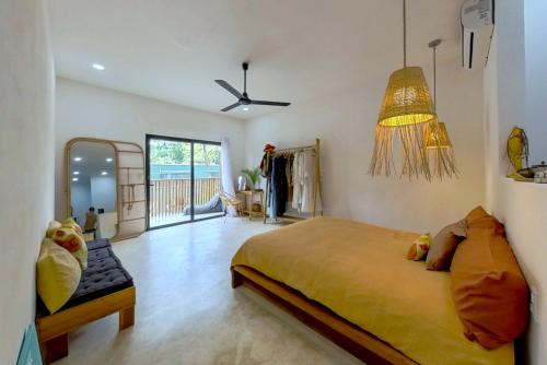 a bedroom with a bed and a ceiling fan at Casa Zélli guiones in Nosara