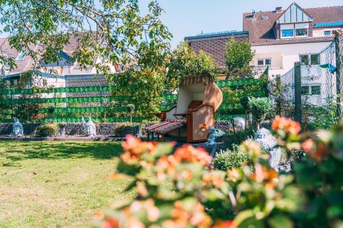 a park with a bench in a yard at Ferienvilla Koblenz in Koblenz