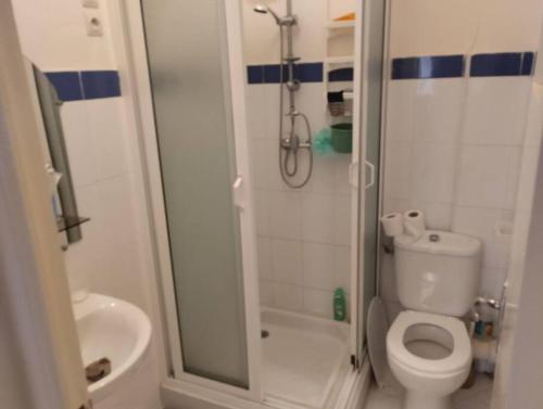 Salle de bains dans l'établissement Appartement Agadir