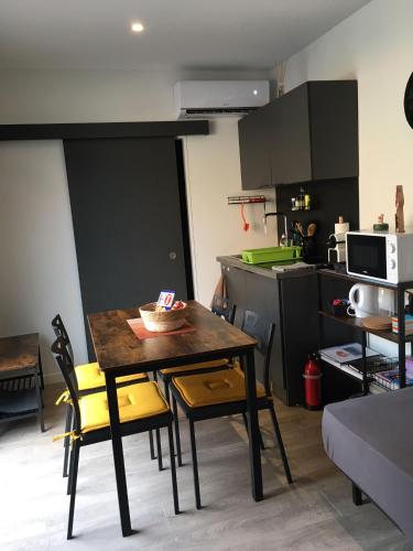 Η κουζίνα ή μικρή κουζίνα στο Studio cosy