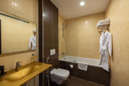 Koupelna v ubytování Lalla Doudja Hotel