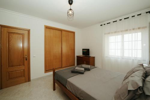 Ένα ή περισσότερα κρεβάτια σε δωμάτιο στο Apartamento Cristina - Próximo da praia