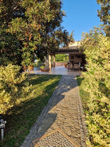 Κήπος έξω από το Villa del Carrubo a due passi dal mare di Cefalù