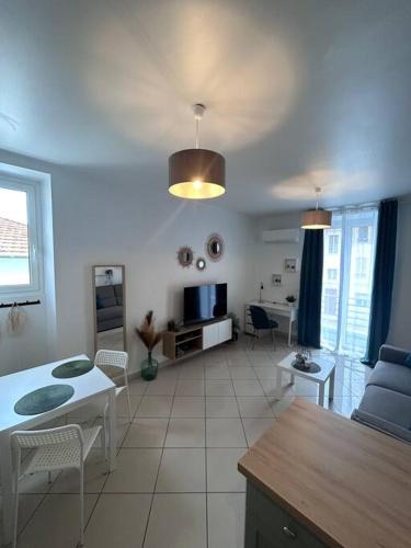 Studio dans villa proche mer