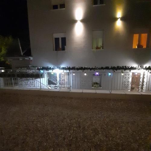 Budova, kde se aparthotel nachází