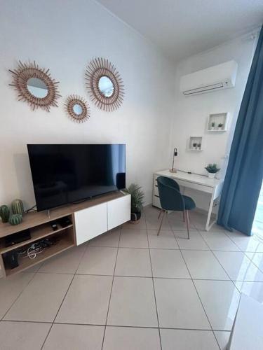 Studio dans villa proche mer