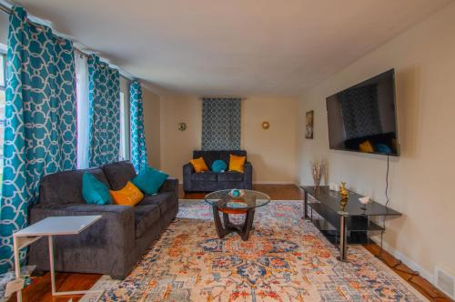 a living room with a couch and a table at Cozy 2 Bedroom in Cleveland in Cleveland Heights