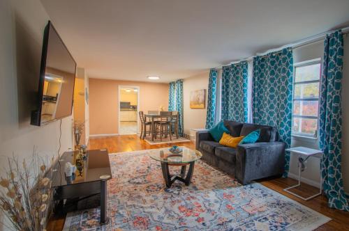 Afbeelding uit fotogalerij van Cozy 2 Bedroom in Cleveland in Cleveland Heights