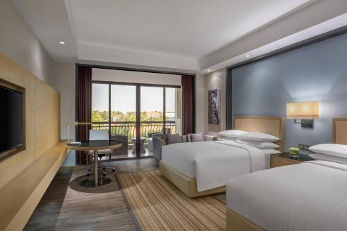 Postel nebo postele na pokoji v ubytování Courtyard by Marriott Siem Reap Resort