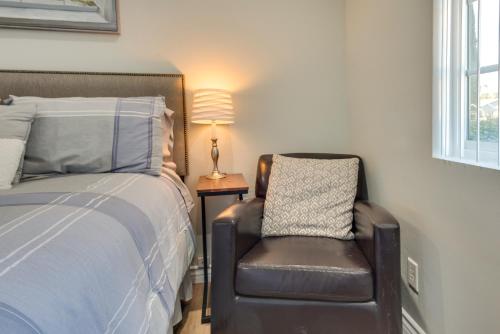 Ένα ή περισσότερα κρεβάτια σε δωμάτιο στο Cozy Simi Valley Studio Less Than 10 Mi to Hiking and Golf
