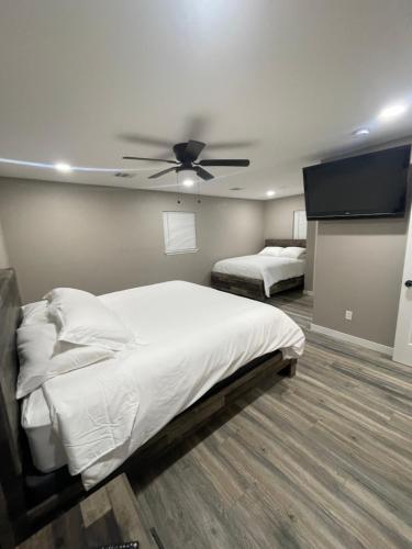 a bedroom with two beds and a ceiling fan at Apt 4 - High Plains Lodge at Nomad Landing in Clayton