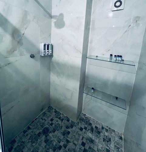 a bathroom with a shower with a glass door at Departamento ejecutivo nuevo in Ciudad Obregón