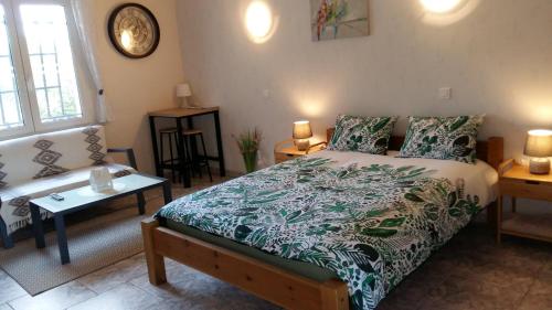 a bedroom with a bed with a green and white bedspread at My Quiet Place near Carcassonne in Carcassonne