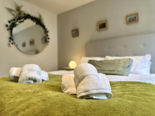 two towels on top of a bed in a bedroom at Kings Cross City Apartment in London
