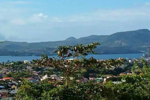 Grand studio Climatisé avec Haut débit et TV TNT