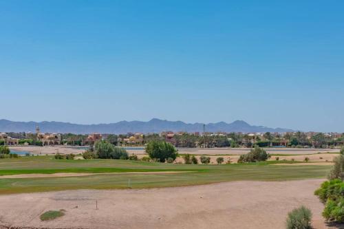 Afbeelding uit fotogalerij van Golf Luxury villa with private pool in Hurghada