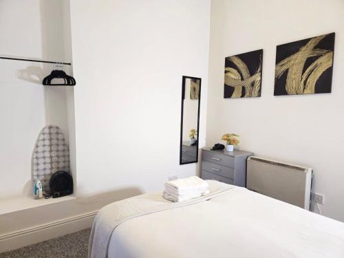 Llit o llits en una habitació de Charming flat in Stokes Croft