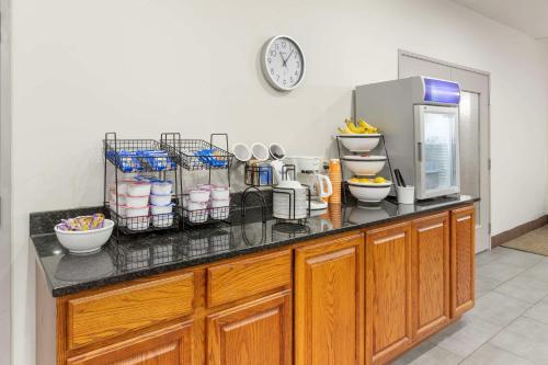 Kuchyň nebo kuchyňský kout v ubytování Comfort Inn & Suites Davenport - Quad Cities