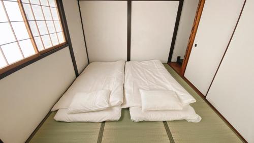 Lova arba lovos apgyvendinimo įstaigoje 民宿奈良山月