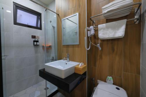 Ένα μπάνιο στο 秀森山電梯民宿Show B&B