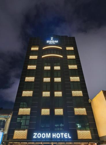 a view of the zon hotel in dublin at ZOOM HOTEL in George Town