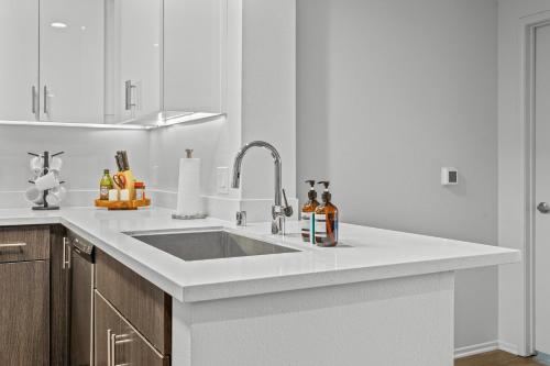 a white kitchen with a sink and a counter at Luxury 2BDR with Parking & Pool - Marina del Rey in Los Angeles