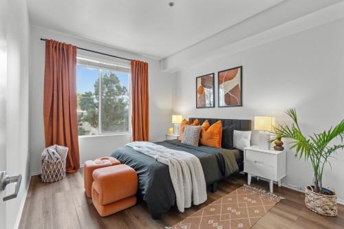 a bedroom with a bed and an orange chair at Luxury 2BDR with Parking & Pool - Marina del Rey in Los Angeles