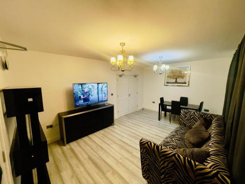 Charming 7 bedroom house sleeps up to 13 guests
