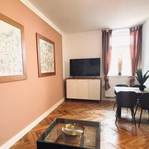 Μια τηλεόραση ή/και κέντρο ψυχαγωγίας στο Löwe Apartments