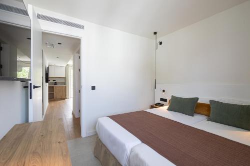 Ένα ή περισσότερα κρεβάτια σε δωμάτιο στο Cabot Las Velas Apartments