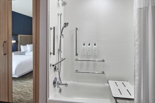Koupelna v ubytování SpringHill Suites by Marriott Frederica