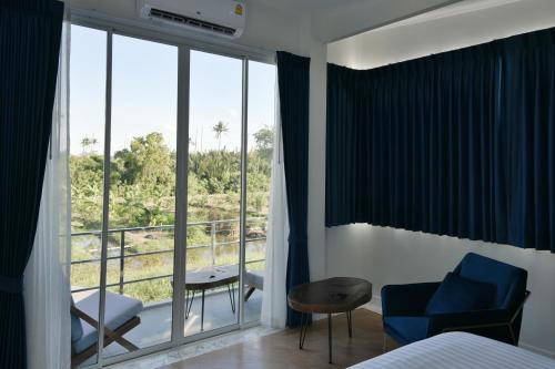 Postel nebo postele na pokoji v ubytování Green Lung Pool Villas Bangkok